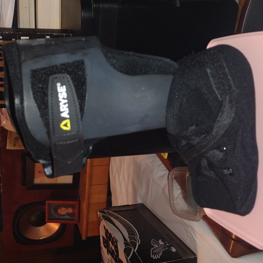 New, Aryse Metforce Ankle Brace w/ Extender.